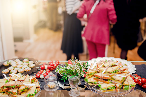 family-gathering-by-buffet