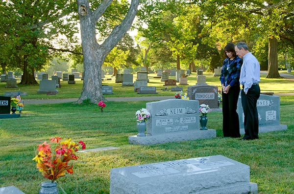 couple-at-cemetery