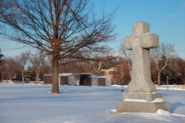 memorial-park-cross-statue-in-winter