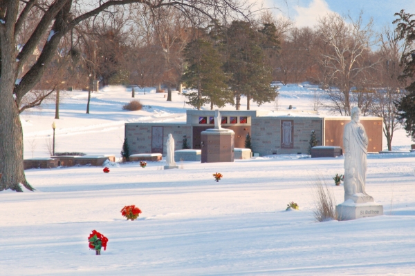 burial-garden-topeka-cemetery-winter